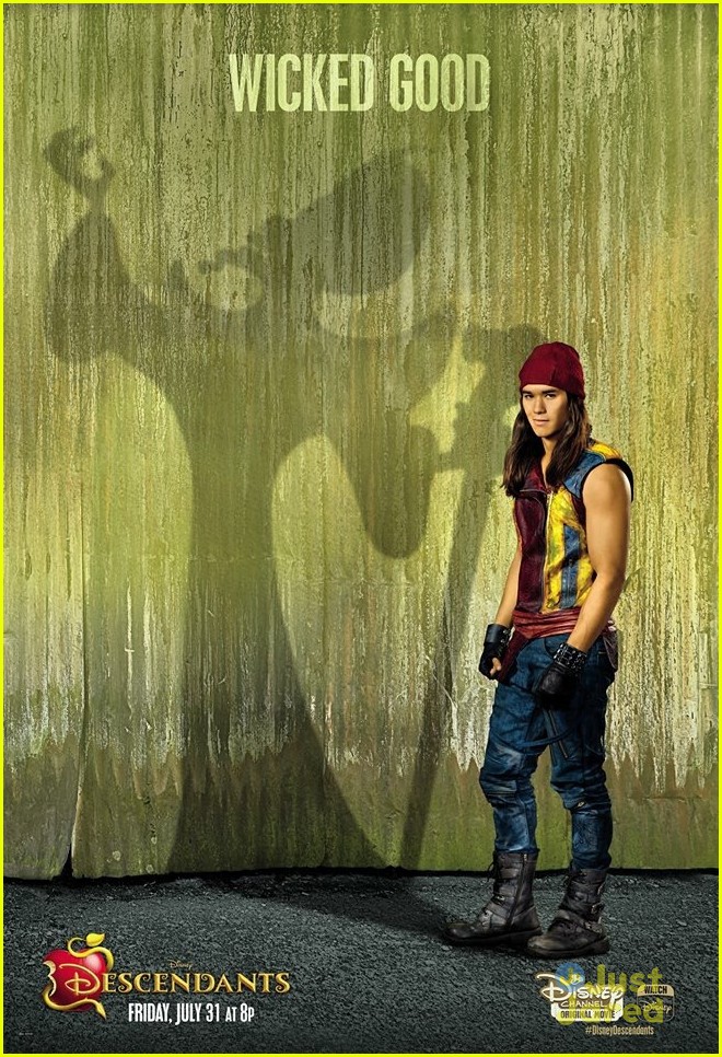 watch first 6 minutes descendants posters 05