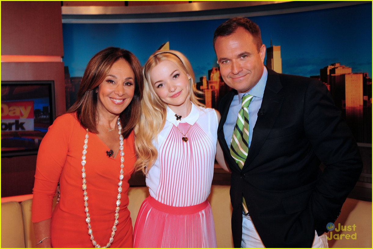 dove cameron gdny appearance pink outfit 05