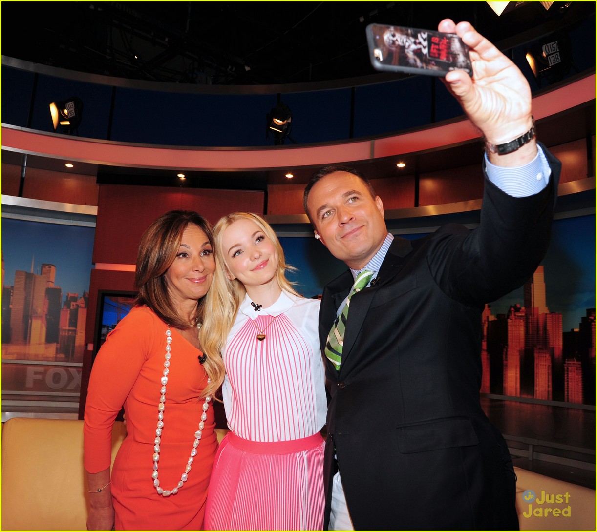 dove cameron gdny appearance pink outfit 24