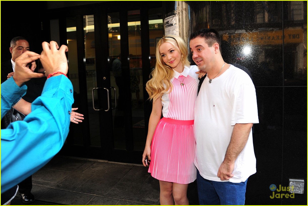 dove cameron gdny appearance pink outfit 27
