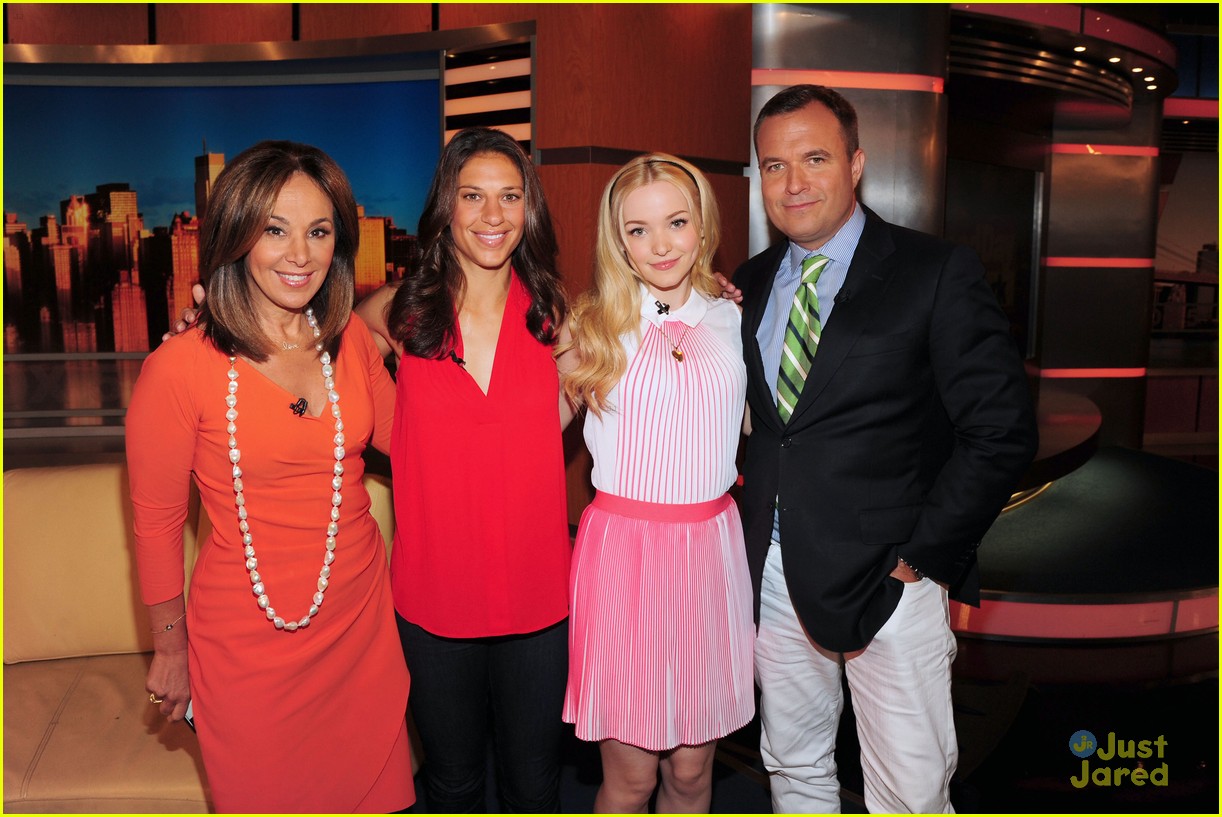 dove cameron gdny appearance pink outfit 30