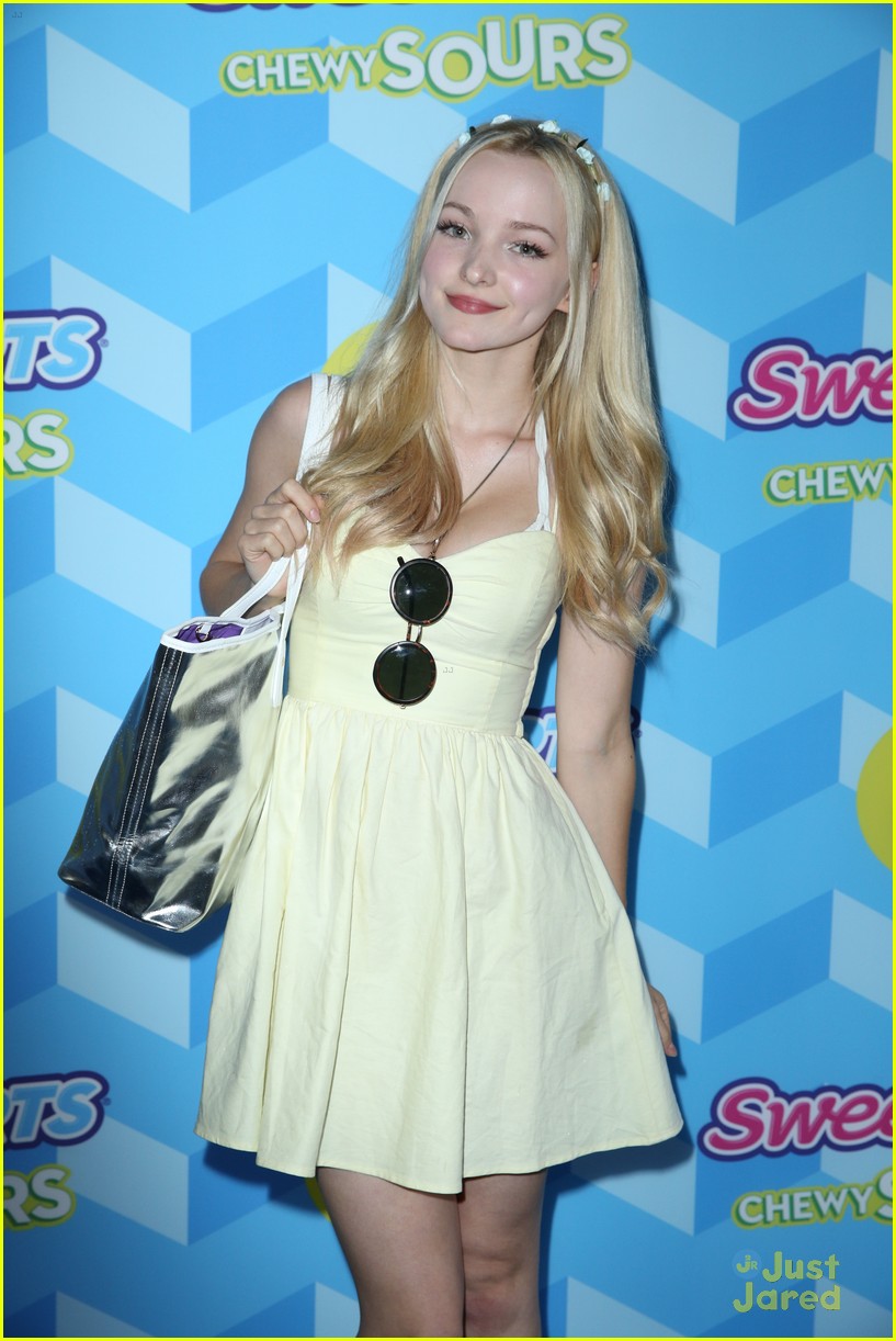dove cameron sofia carson just jared summer bash presented by sweetarts 28