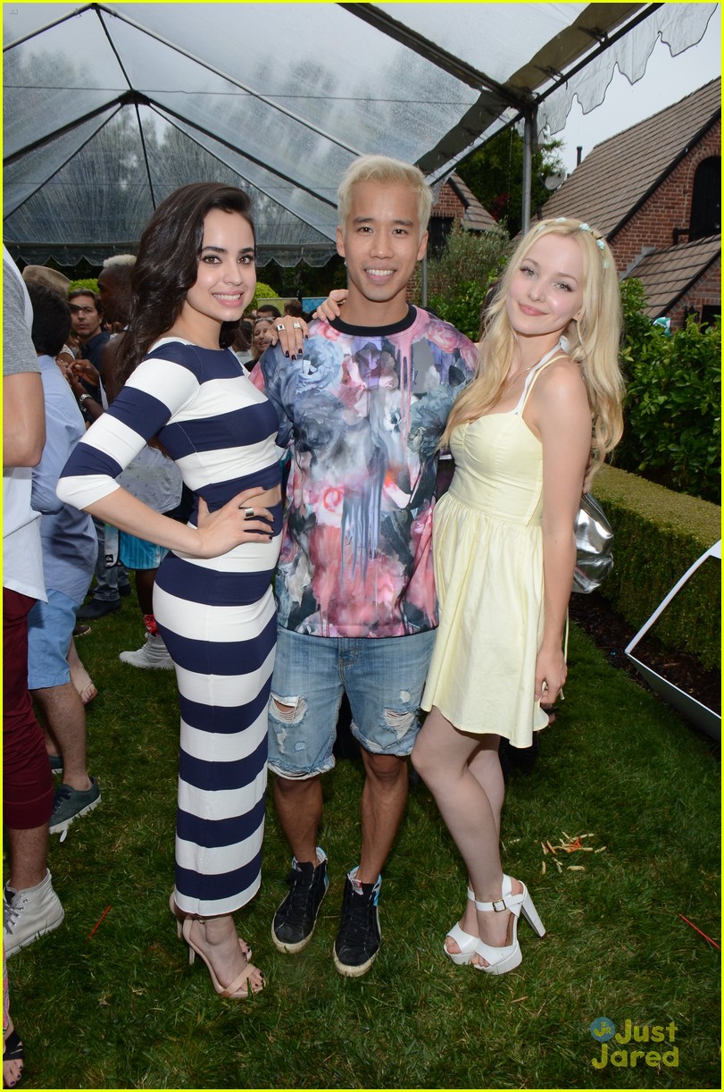 dove cameron sofia carson just jared summer bash presented by sweetarts 41