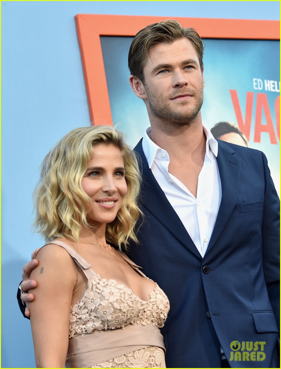 chris hemsworth gets his brothers support at vacation premiere 13