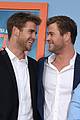 chris hemsworth gets his brothers support at vacation premiere 02