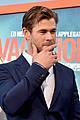 chris hemsworth gets his brothers support at vacation premiere 11