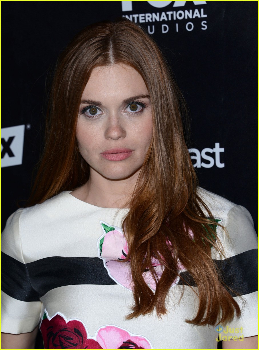 holland roden laura vandervoort outcast comic con party 07