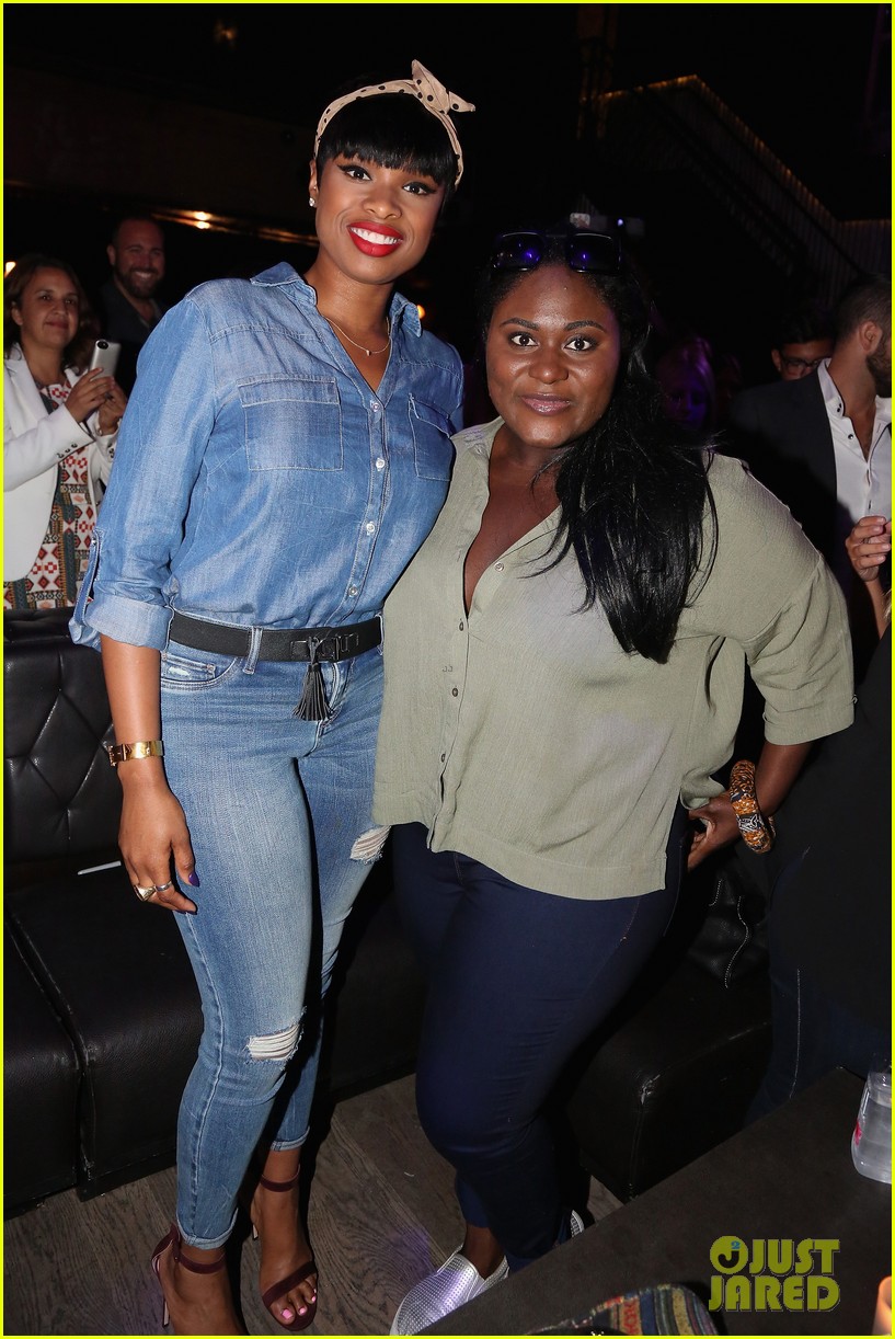 jennifer hudson gets support from danielle brooks at new york company 04