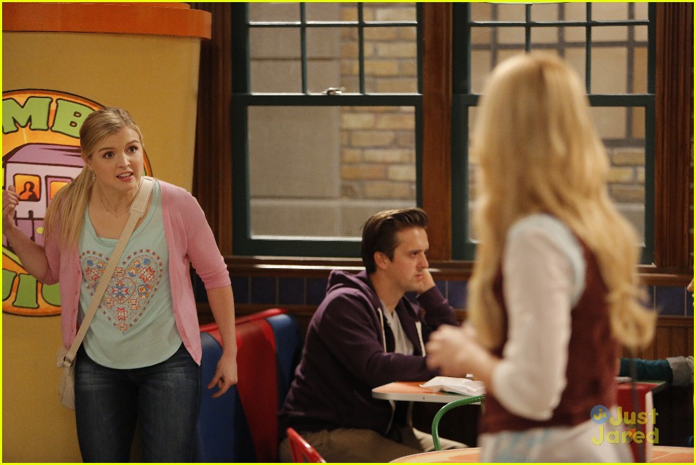 iddi lindy in the middle new night stills 06