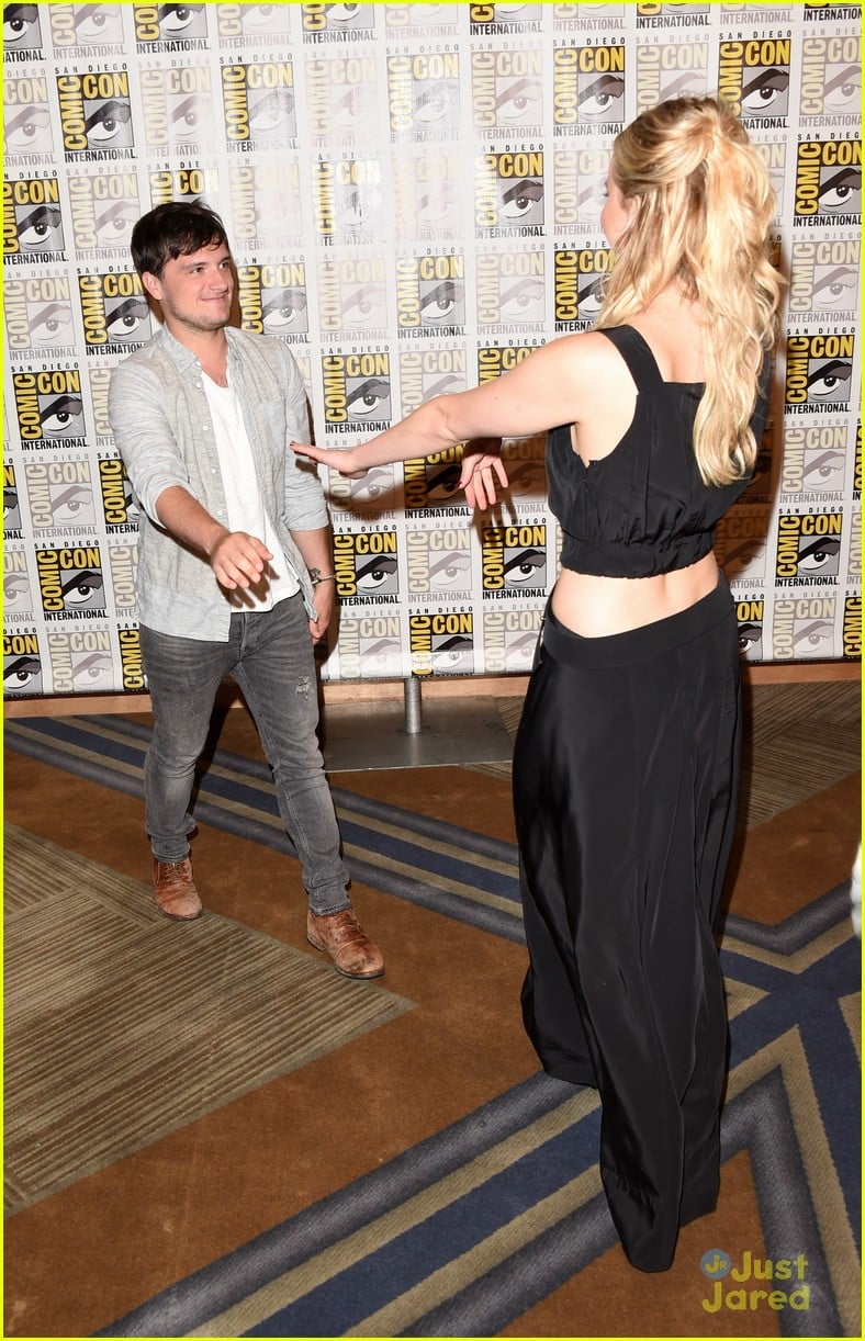 jennifer lawrence explains the new tattoo on her hand 06