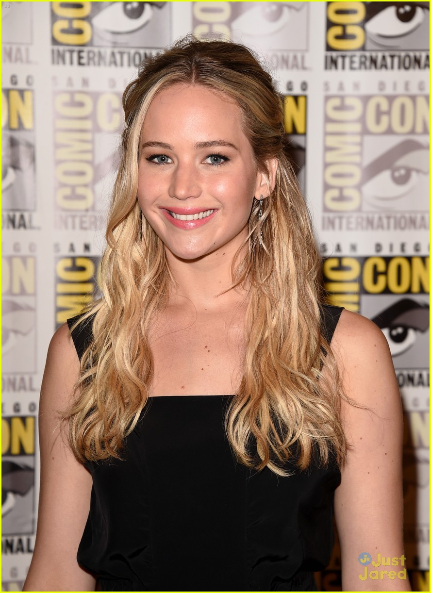 jennifer lawrence explains the new tattoo on her hand 10