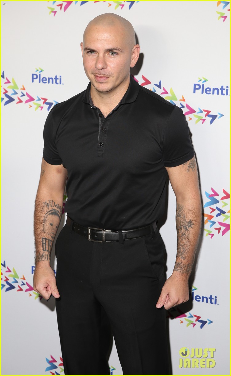 nick jonas gets support from brother kevin wife danielle deleasa at plentitogether live 13