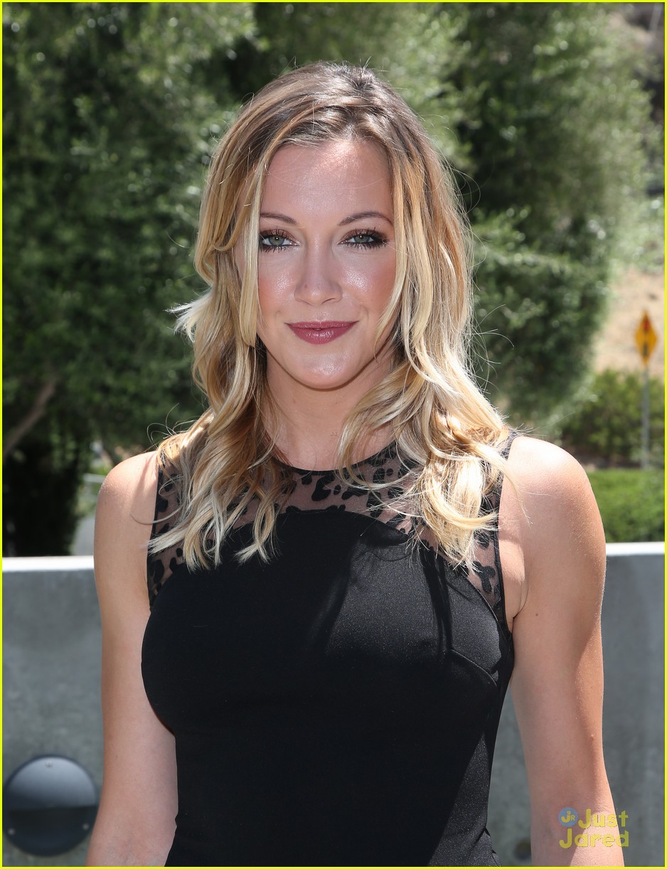 katie cassidy prism awards los angeles win 04