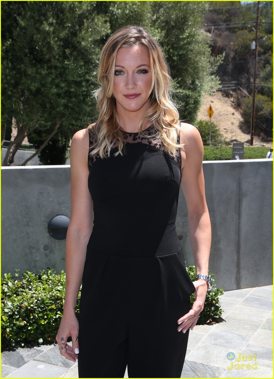 katie cassidy prism awards los angeles win 12