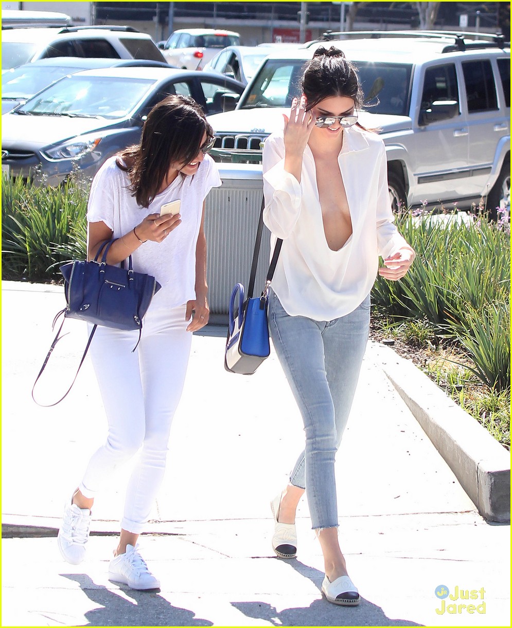 Today' s Gist: Braless Kendall Jenner narrowly avoids a nip-slip(photos)