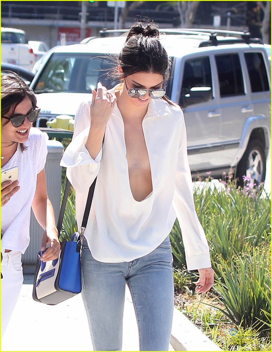 Today' s Gist: Braless Kendall Jenner narrowly avoids a nip-slip(photos)