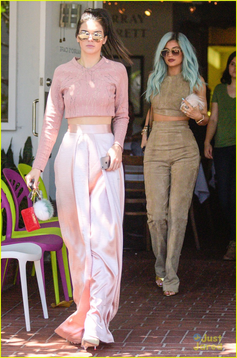 kendall kylie jenner get in sisterly bonding time 05