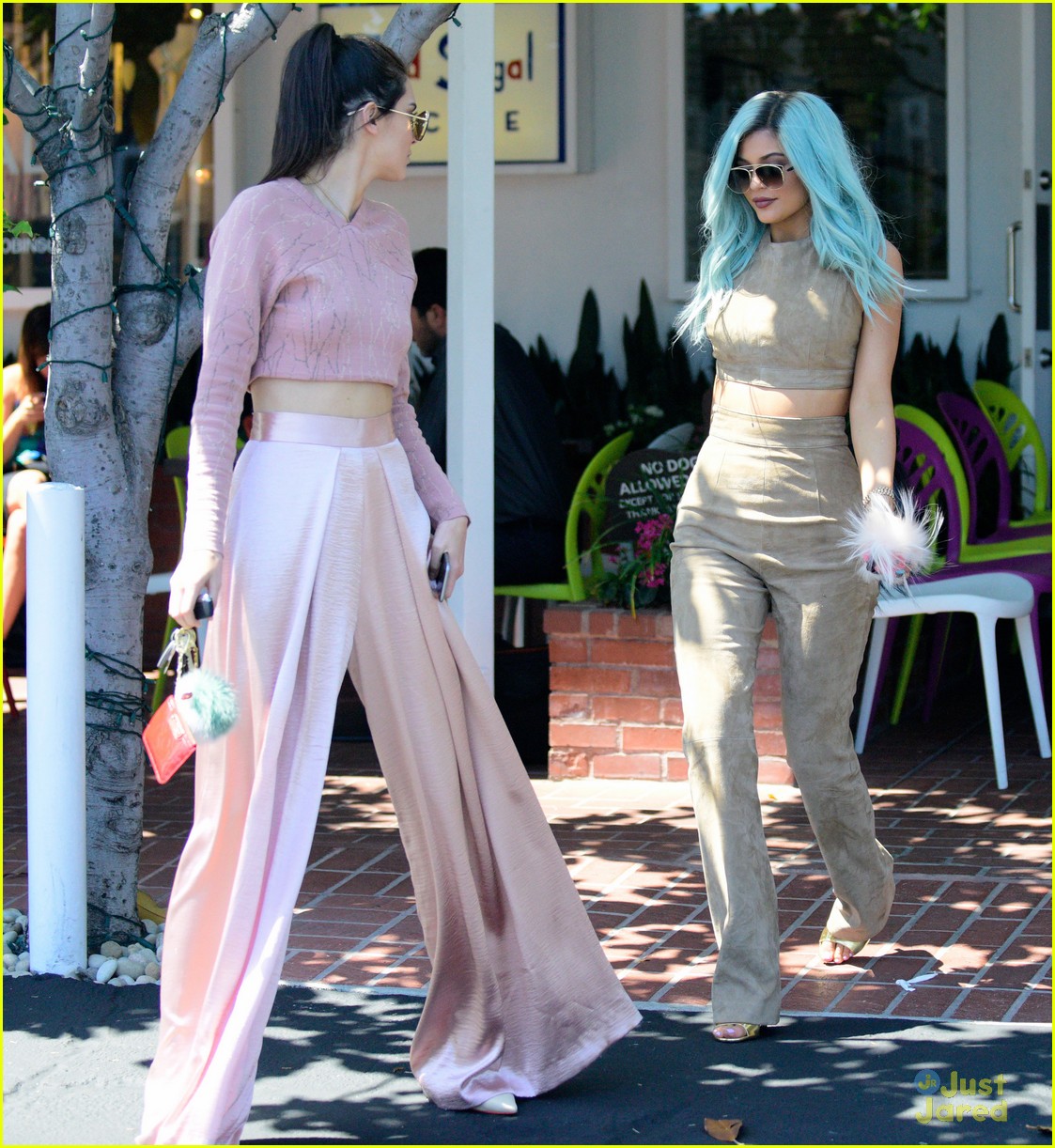 kendall kylie jenner get in sisterly bonding time 10