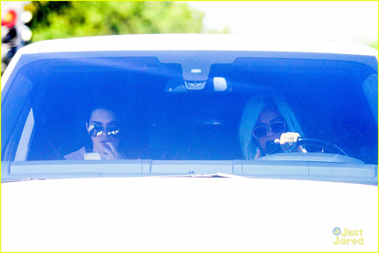 kendall kylie jenner get in sisterly bonding time 18