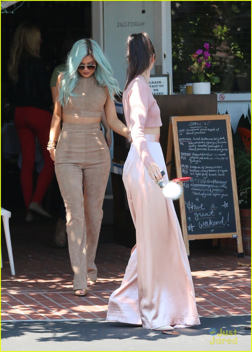 kendall kylie jenner get in sisterly bonding time 36