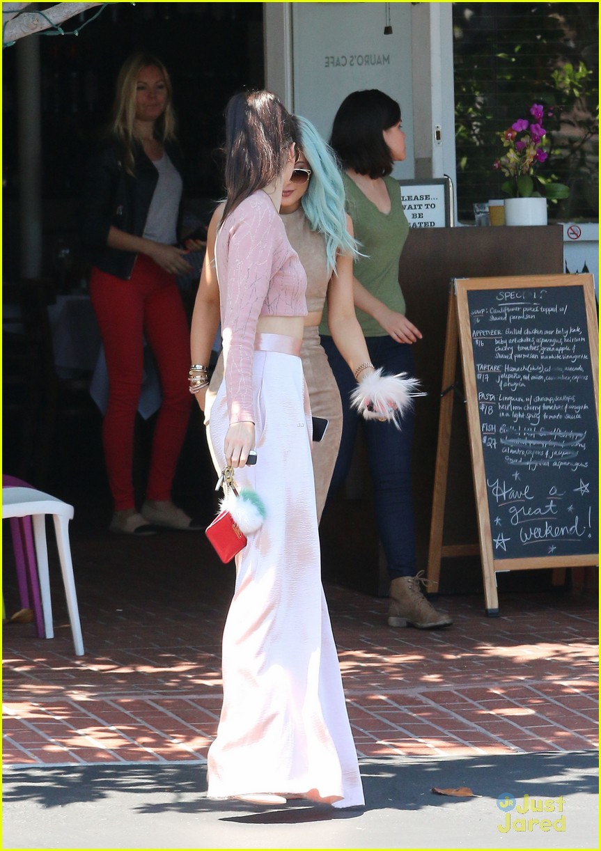 kendall kylie jenner get in sisterly bonding time 37