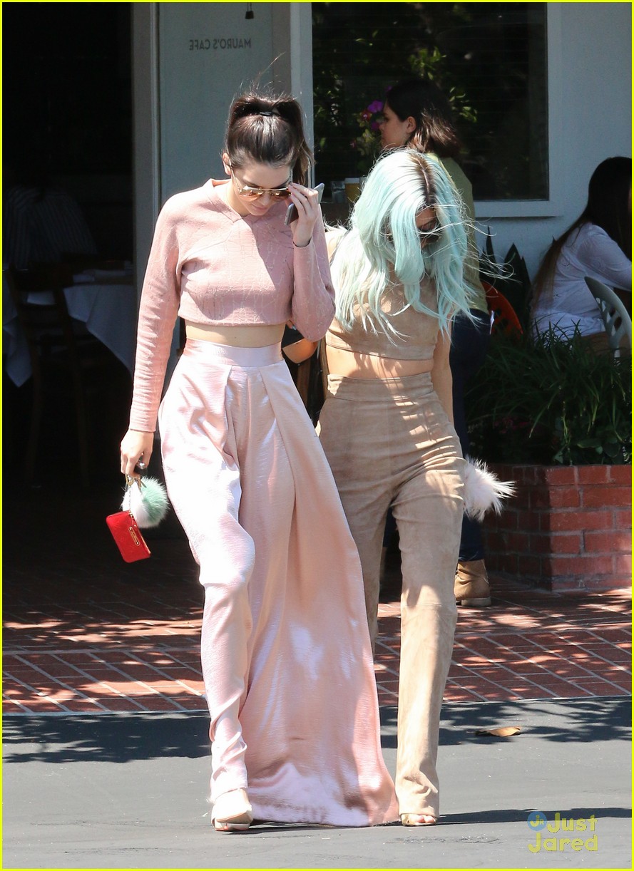 kendall kylie jenner get in sisterly bonding time 39