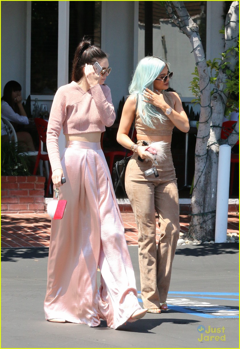 kendall kylie jenner get in sisterly bonding time 42