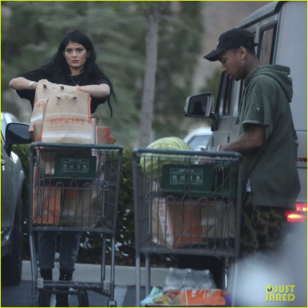 kylie jenner tyga groceries fourth july 04