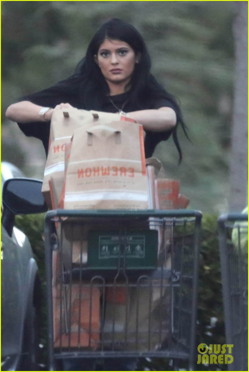 kylie jenner tyga groceries fourth july 07