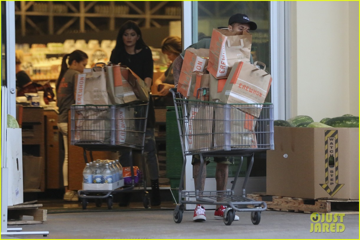 kylie jenner tyga groceries fourth july 09