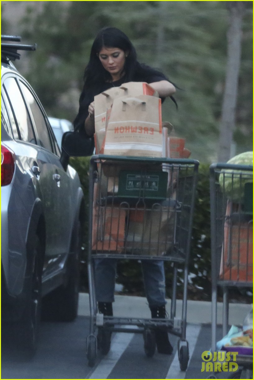 kylie jenner tyga groceries fourth july 22