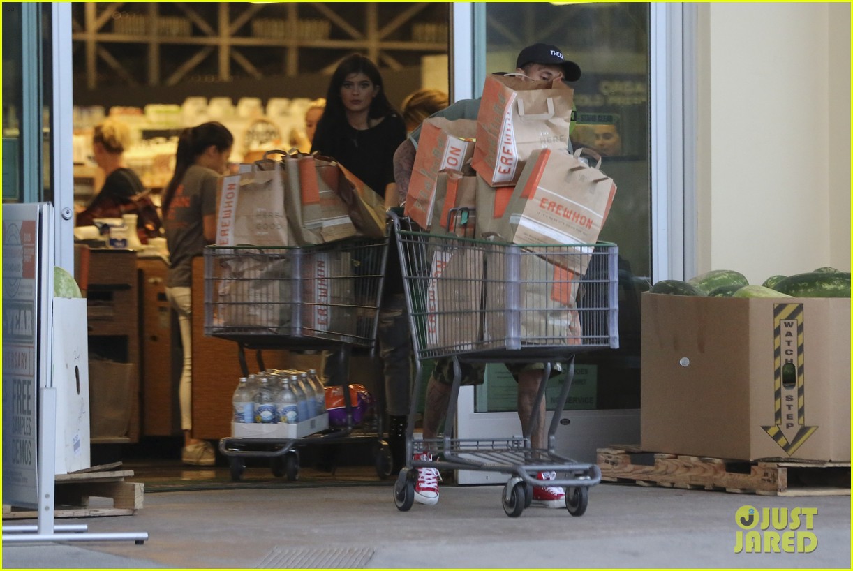 kylie jenner tyga groceries fourth july 23