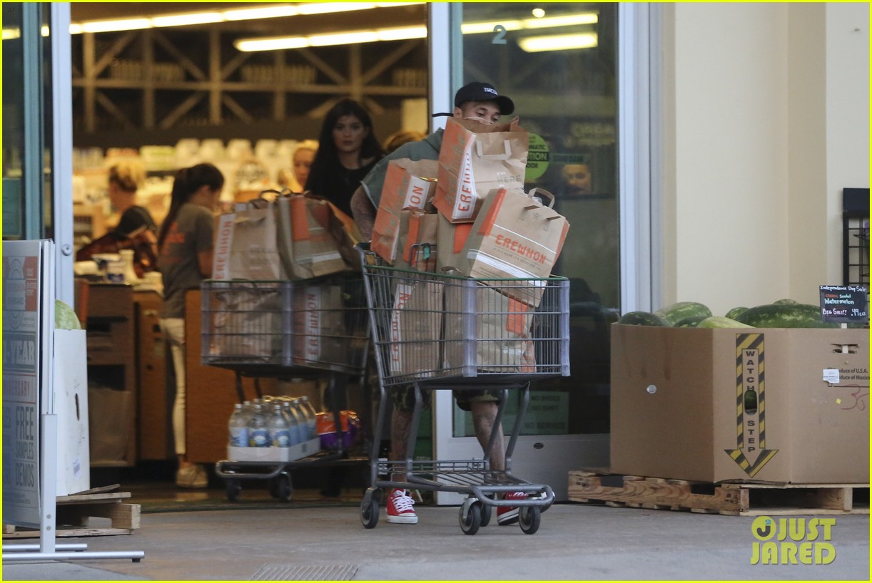 kylie jenner tyga groceries fourth july 24