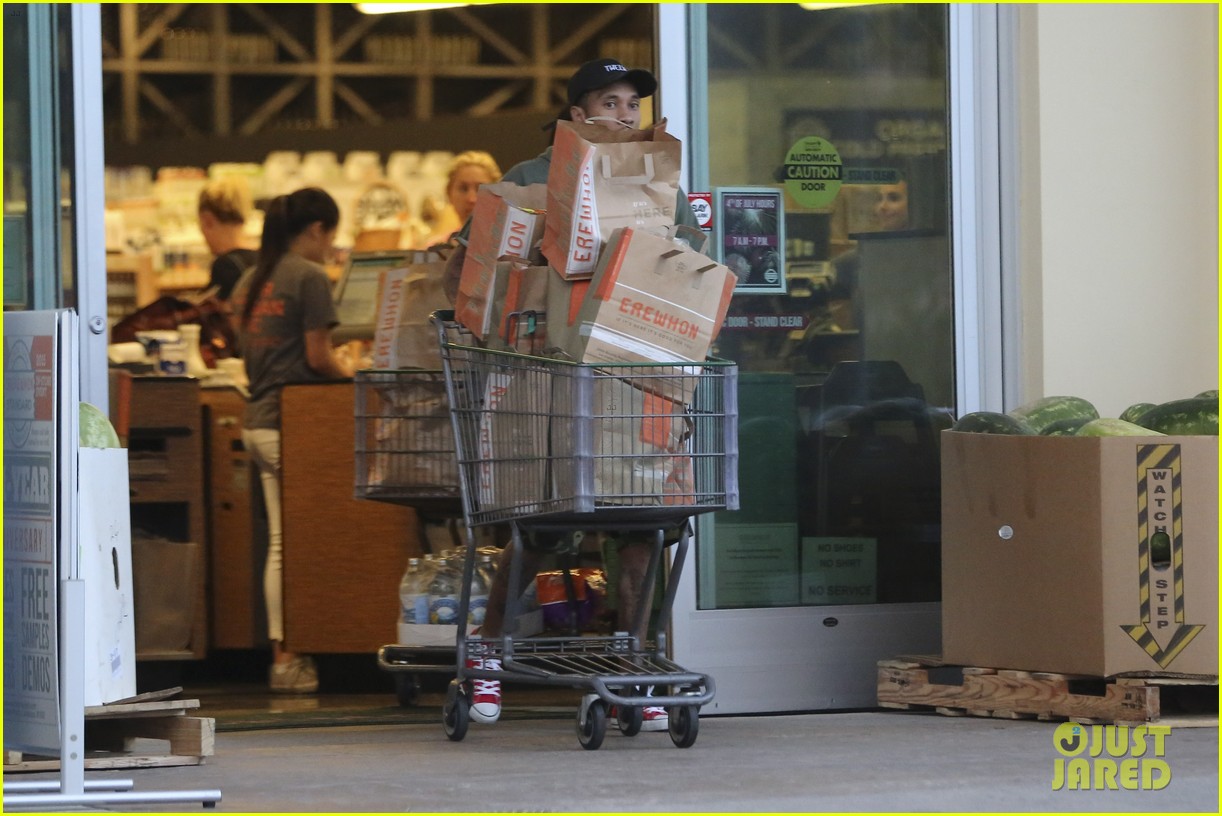 kylie jenner tyga groceries fourth july 25