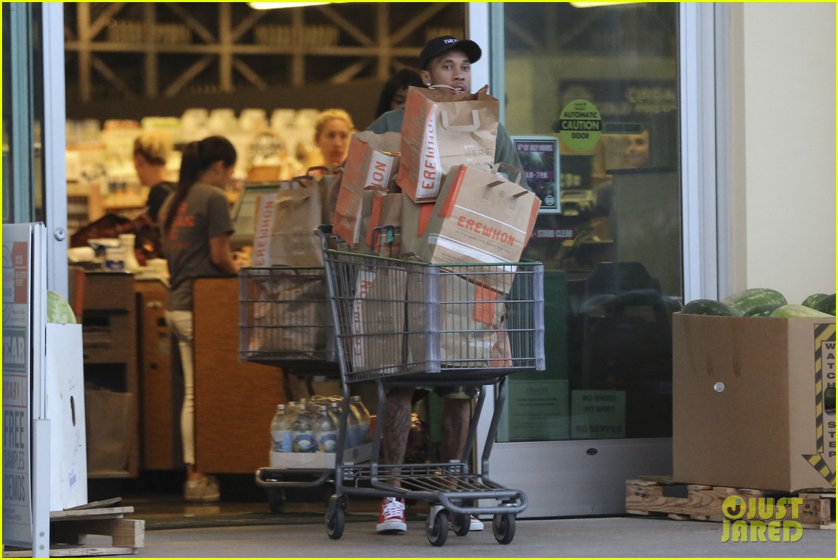 kylie jenner tyga groceries fourth july 26