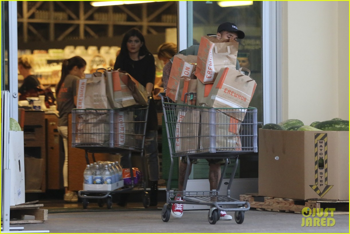 kylie jenner tyga groceries fourth july 28