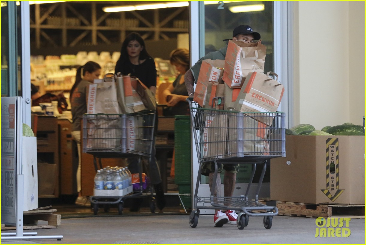 kylie jenner tyga groceries fourth july 29