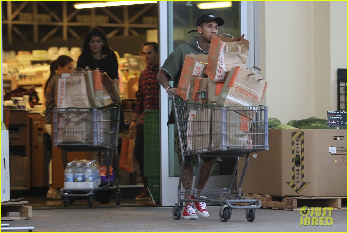 kylie jenner tyga groceries fourth july 30