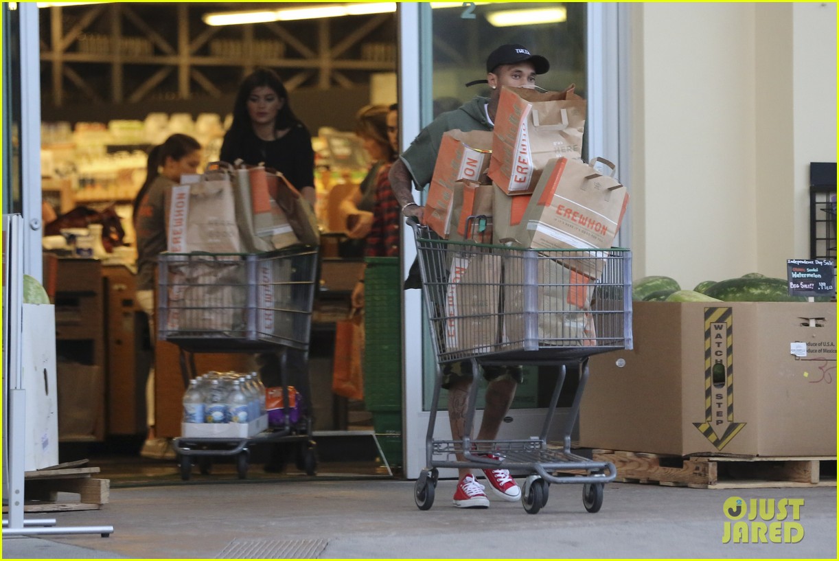 kylie jenner tyga groceries fourth july 31