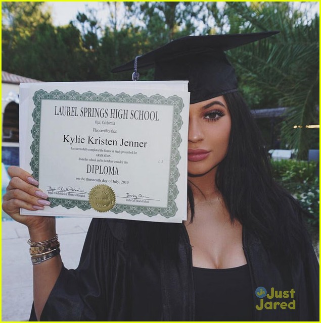 kendall kylie jenners graduation party 02