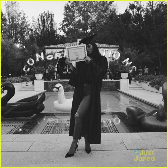 kendall kylie jenners graduation party 16