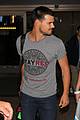 taylor lautner shows support for native american culture 08