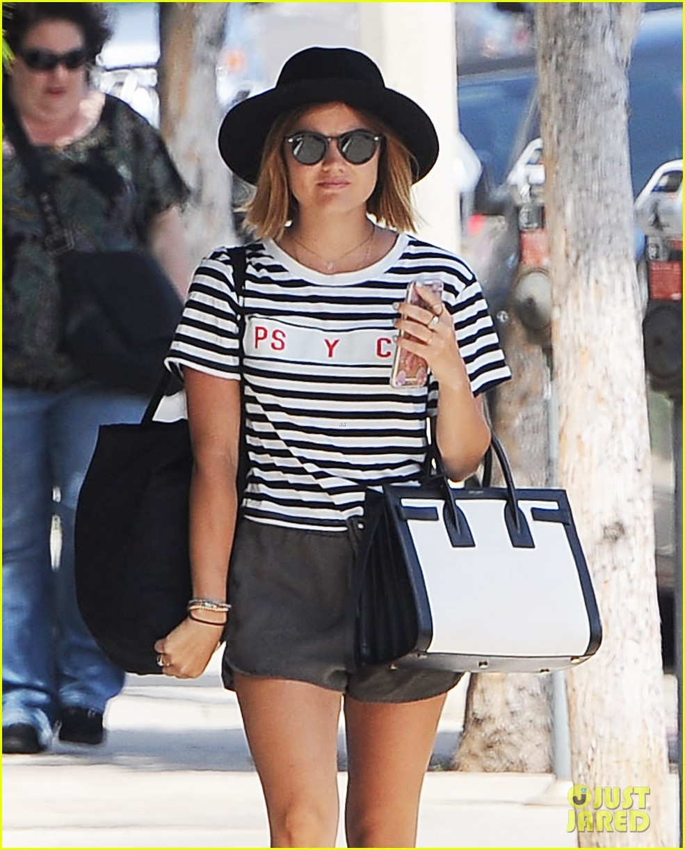 lucy hale shopping after hawaii trip 09
