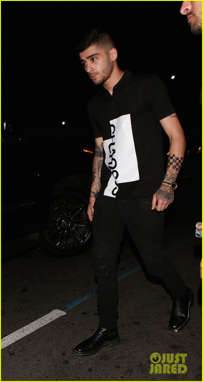 zayn malik celebrates solo record deal with night out 10