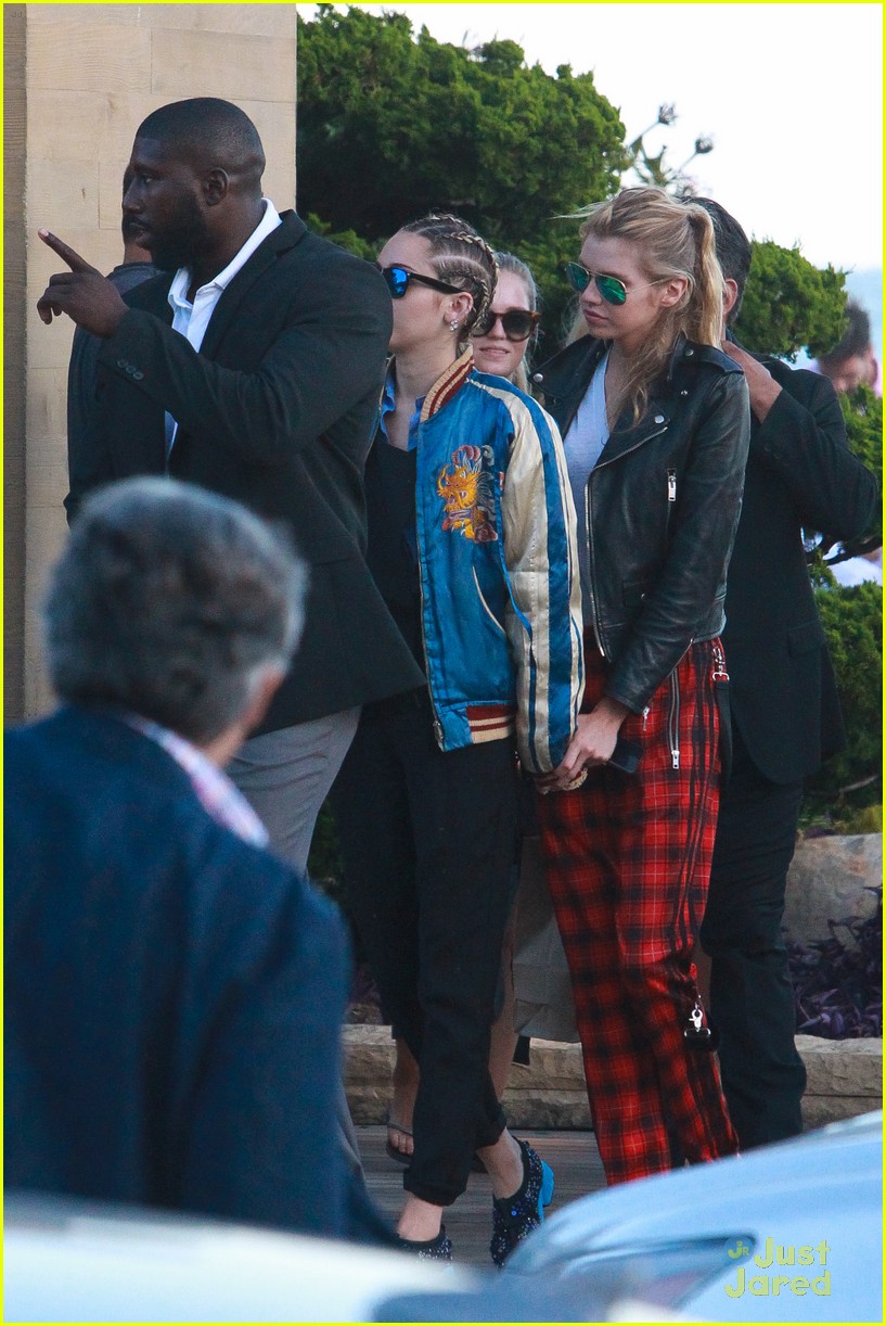 miley cyrus girlfriend stella maxwell hold hands at lunch 08