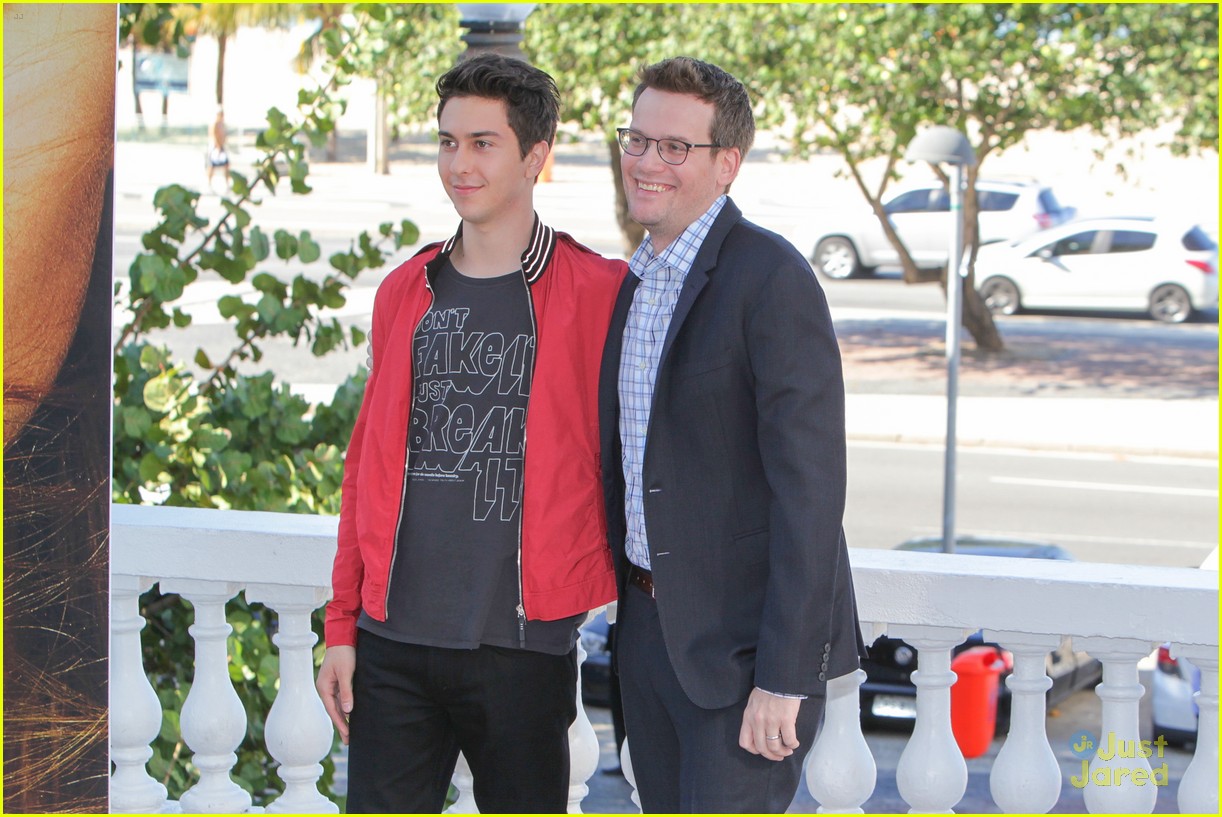 nat wolff red jacket paper towns rio photo call 01