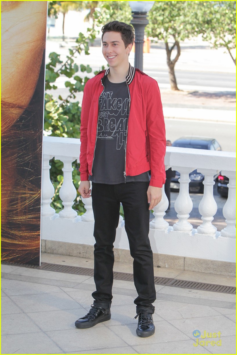 nat wolff red jacket paper towns rio photo call 04