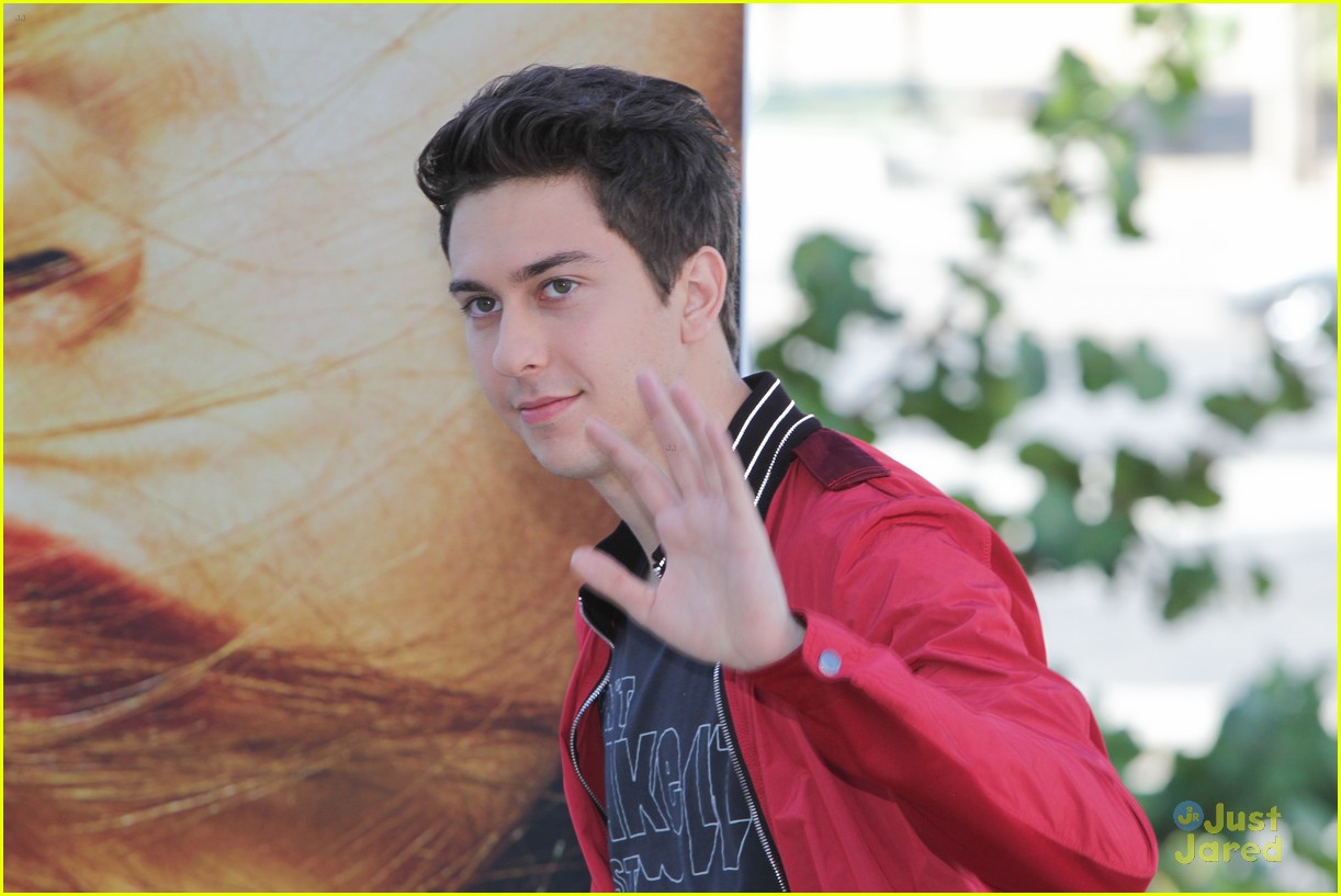 nat wolff red jacket paper towns rio photo call 08