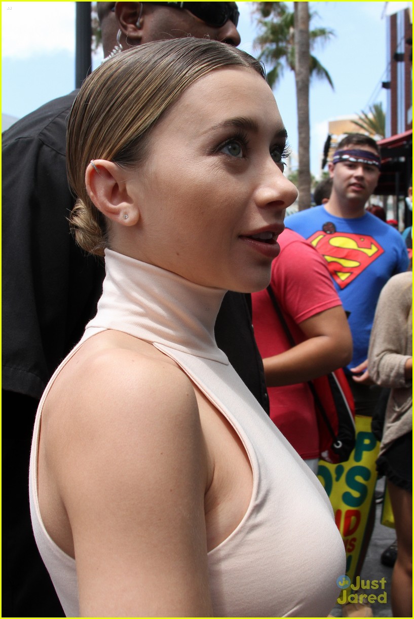 Olesya Rulin Shows Off Her Powers At Comic-Con 2015: Photo 836144 | 2015  Comic-Con, Olesya Rulin Pictures | Just Jared Jr.