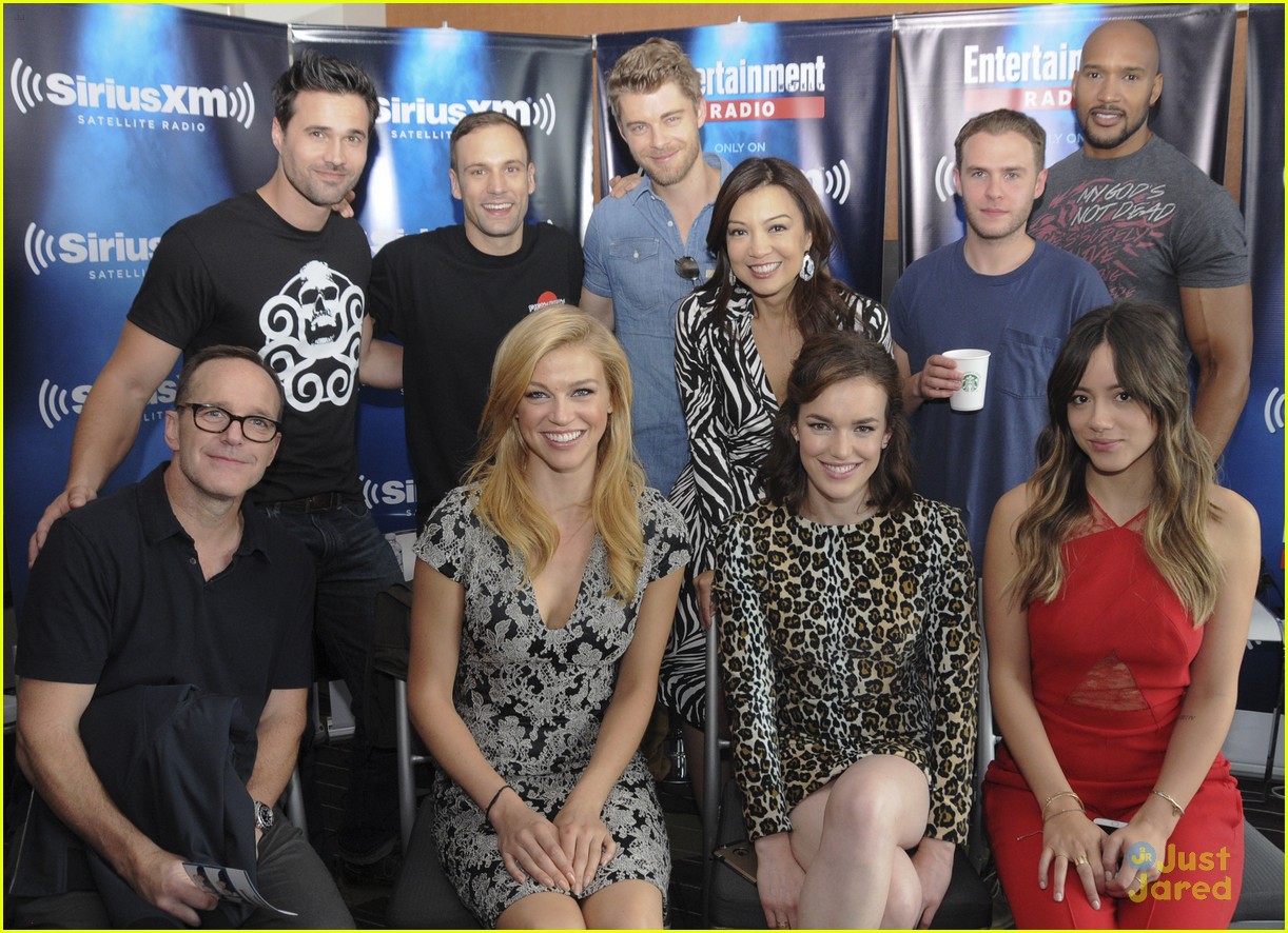 agents shield cast signing sdcc ew party chloe bennet luke mitchell 04